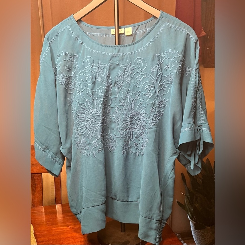 GUC Cato Embroidered Teal Women's Top w/ Cami Large